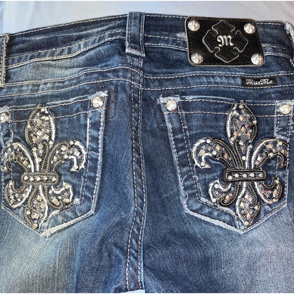 BUCKLE MISS ME JEANS!!